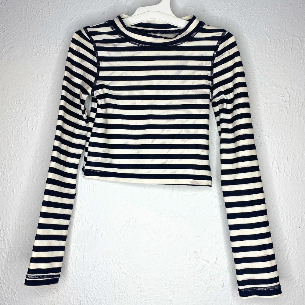 Tucker + Tate girl's size 7, cropped long sleeve striped rash guard, black/white